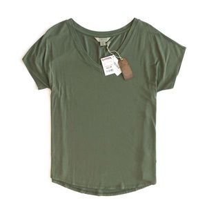 Ladies Maison Cinqcent Olive V-Neck Tee: Size L